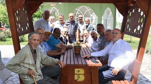 Kaymakam Muammer KÖKEN Balıklıdere Camii Çıkışı Vatandaşla Hasbihal Etti